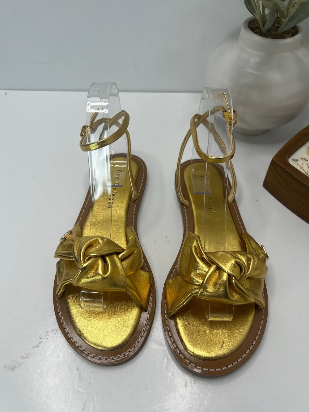 Dee Ocleppo Leather Strappy Knot Sandal Metallic Gold Women 6 NWOB FLAW